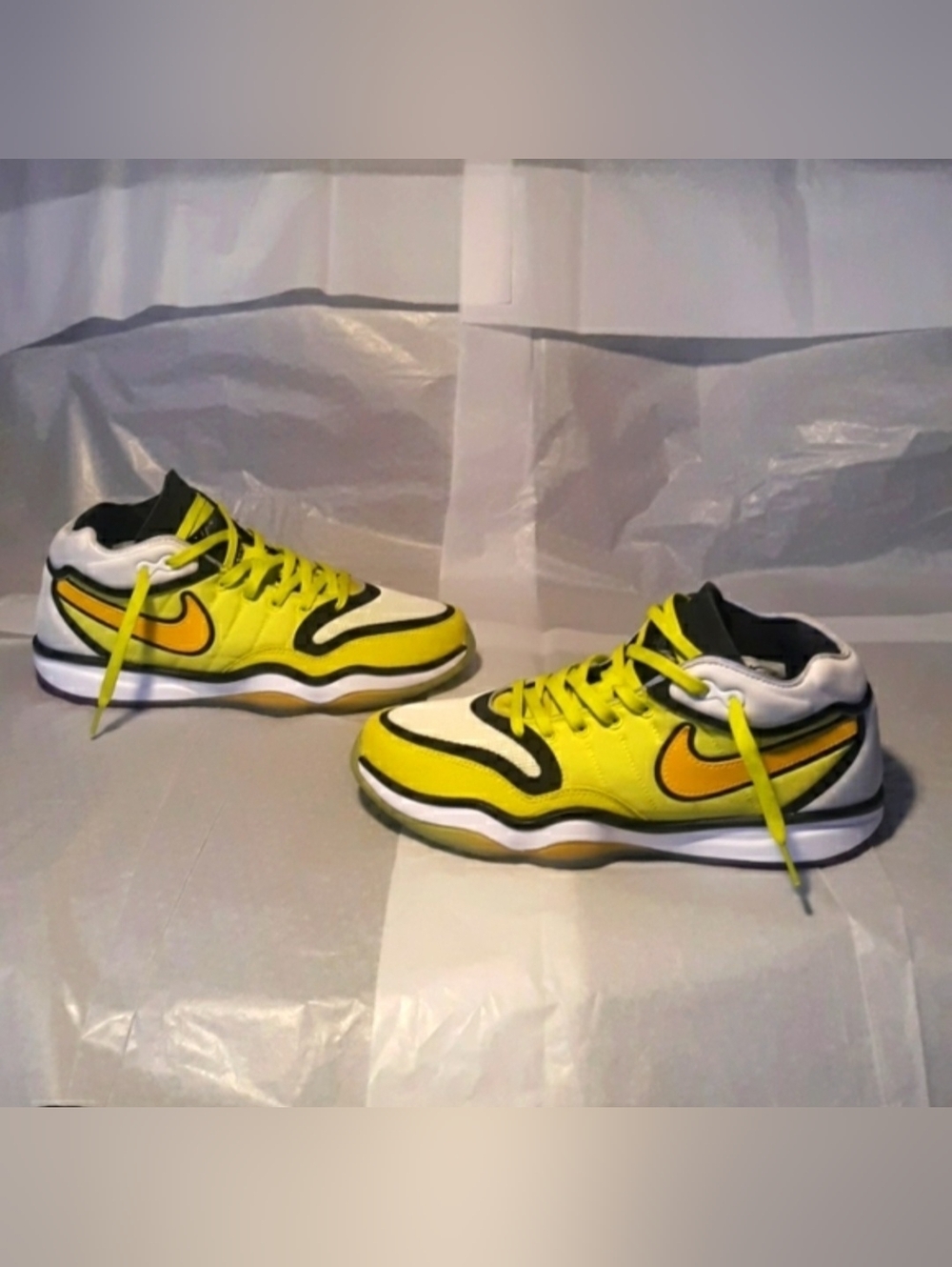 Nike Sneakers, Brand  NEW, Men size  9.5 = Women 11